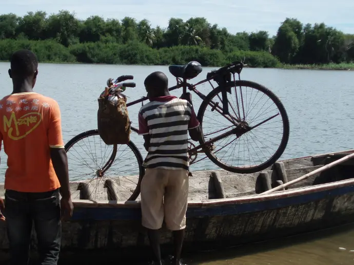Cruzando el río Mono, Benin