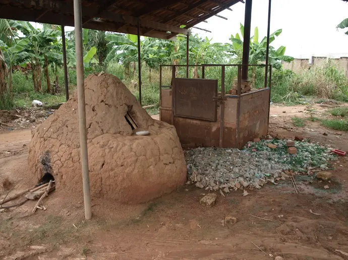 Horno para reciclar vidrio, Ghana