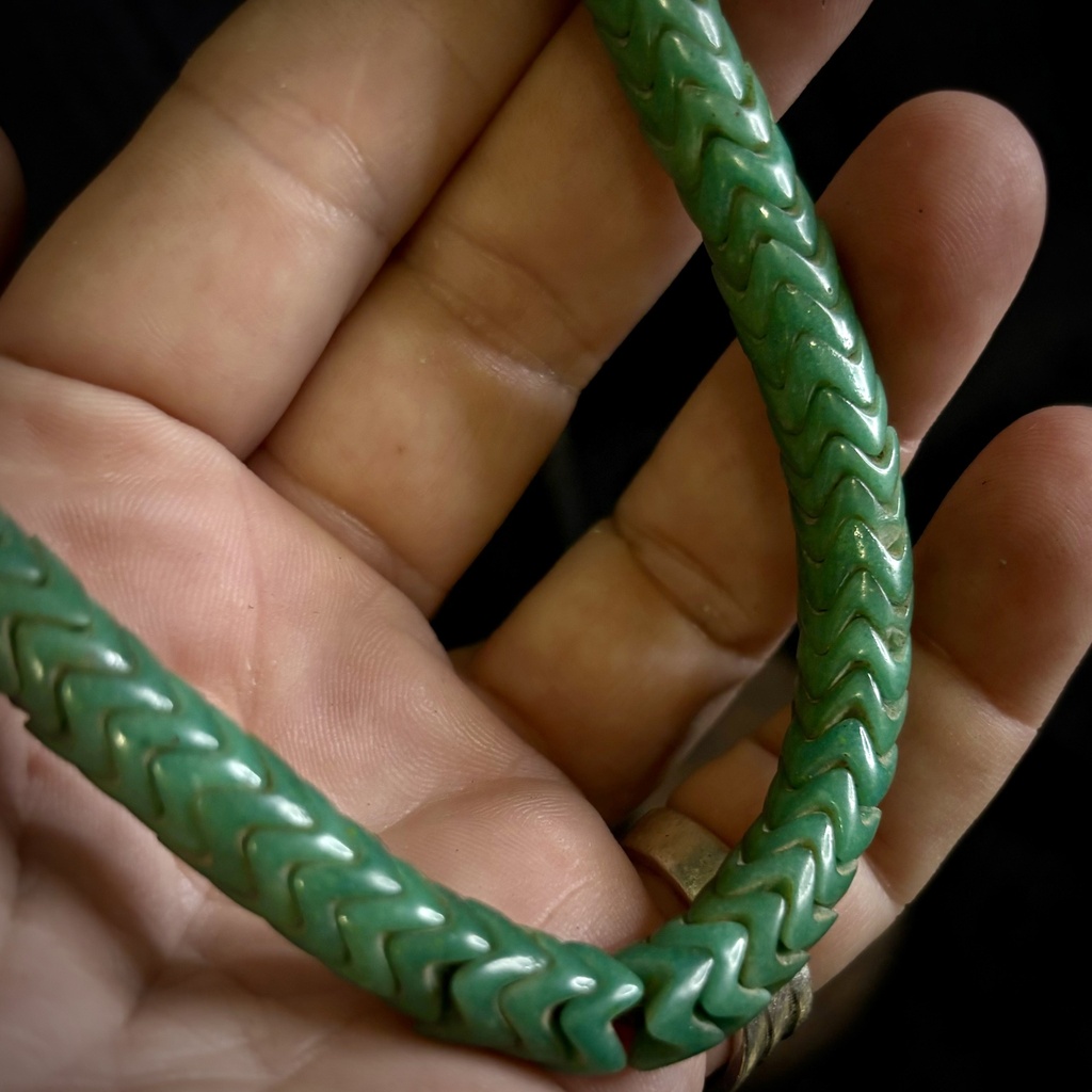 Cuentas "vértebra de serpiente" verdes (Bohemia)
