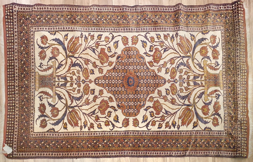 Alfombra persa, 167x133cm. (col. Bentley)