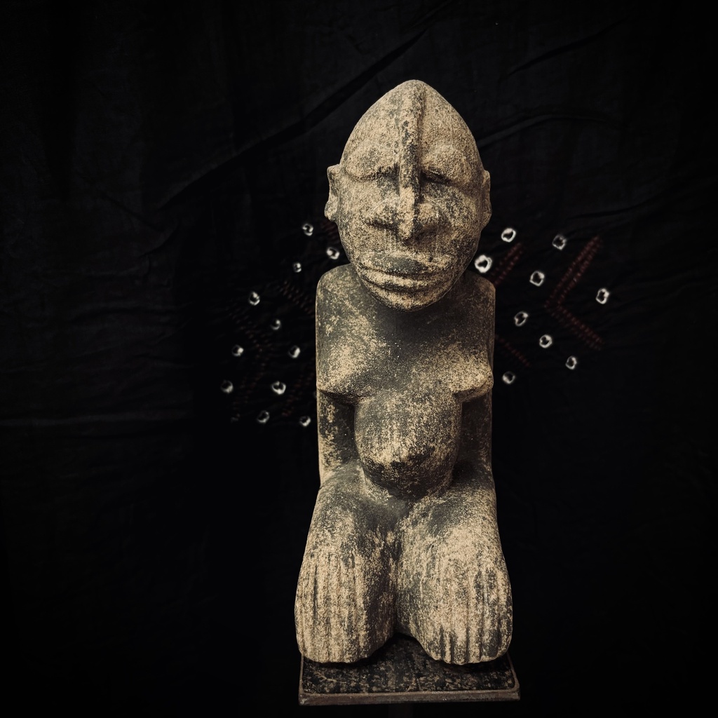 Ancestro femenino Dogón tallado en arenisca de Bandiagara