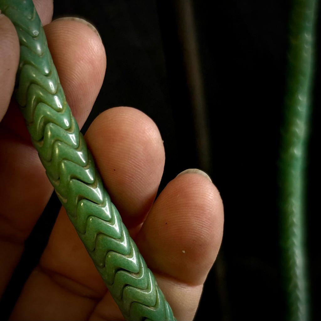 Cuentas "vértebra de serpiente" verdes (Bohemia)